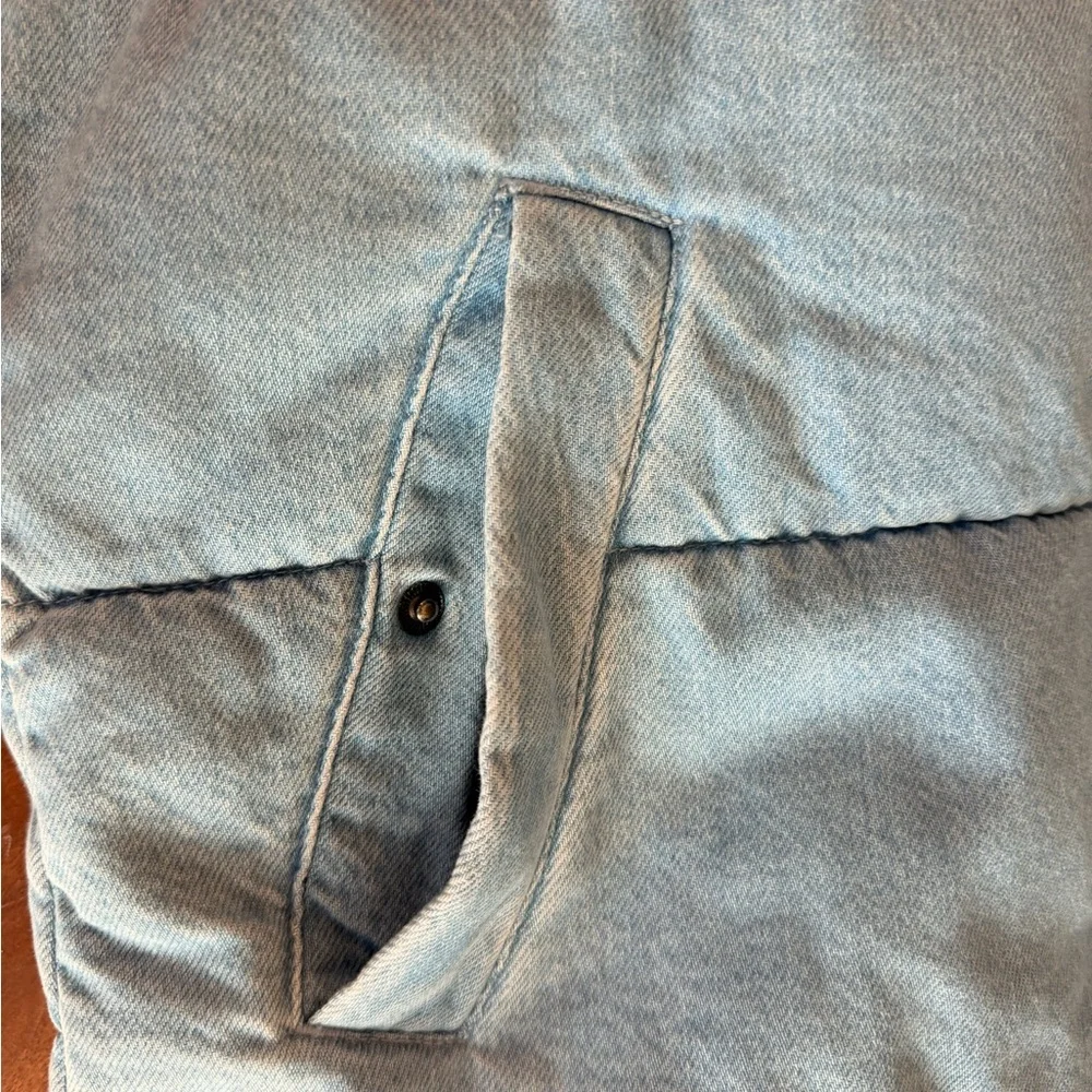 Levi’s Light Blue Puffer Vest - Picture 5 of 7